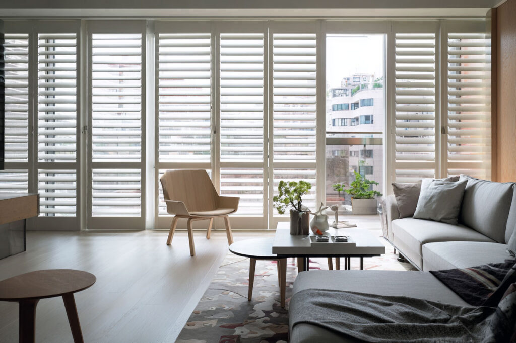 白色大面積百葉窗